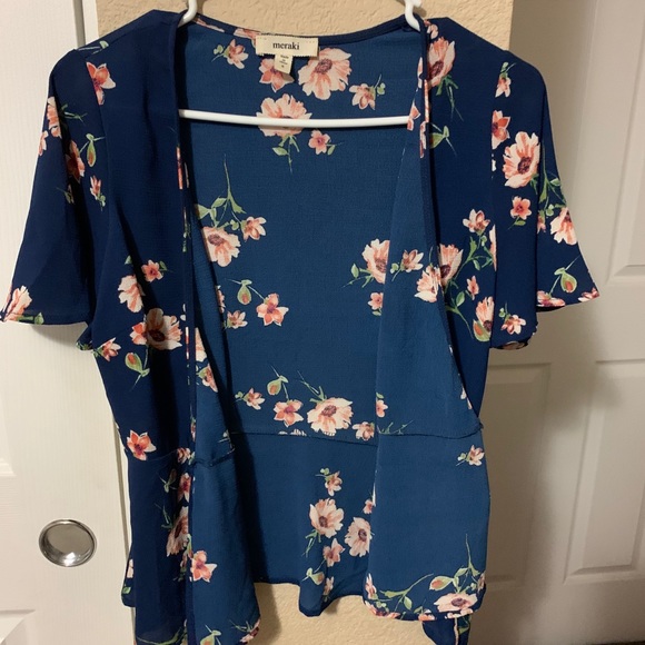 Sexy tie in blue blouse - Picture 2 of 3